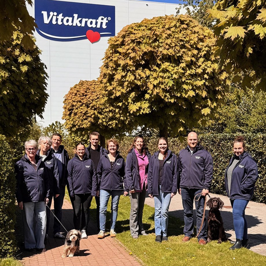 Teambild Karriere vor Vitakraft Logo