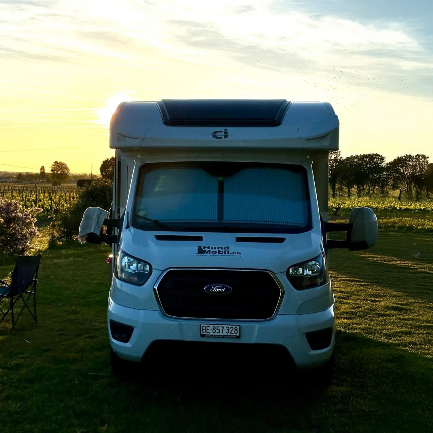 Wohnmobil im Sonnenuntergang